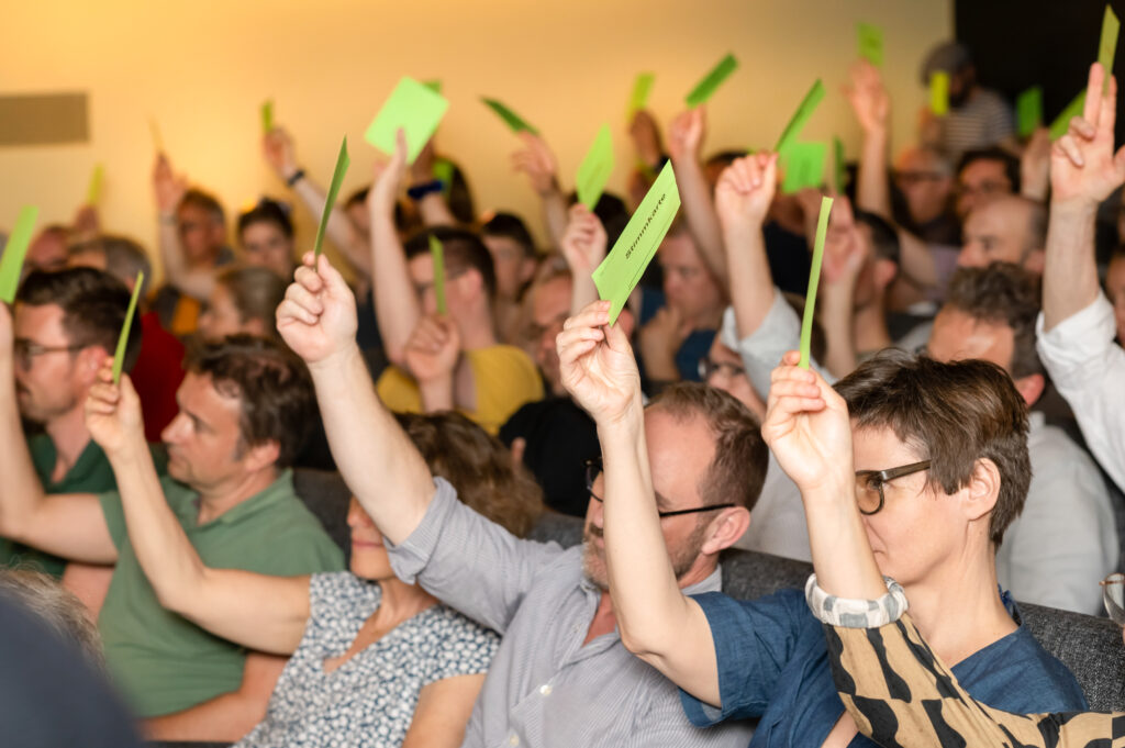 Abstimmung MAV, Metron-Mitarbeitende mit Stimmzetteln