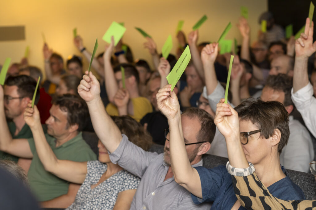 Mitarbeiterversammlung Metron mit Abstimmung