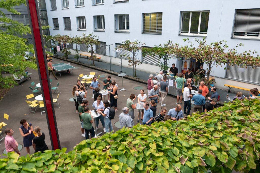 Mitarbeitende Metron am Sommerfest 2022