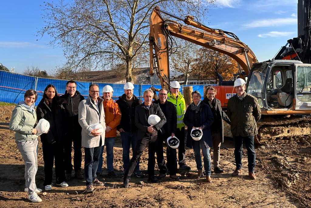 Gruppenfoto, Spatenstich Neubau Schulanlage Stock in Küttigen